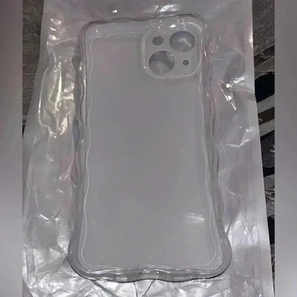 Clear, thick IPHONE 15 CASE - Picture 3 of 5